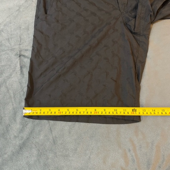 Lululemon Athletica Gray Men's Shorts
#1074 - Picture 4 of 6